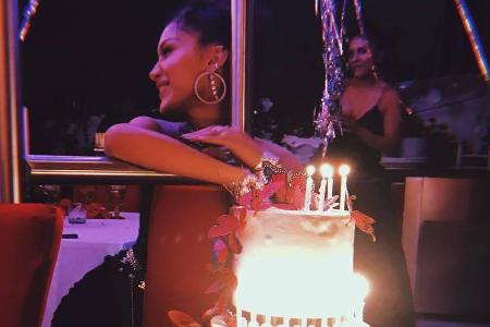 Bella Hadid feierte gestern ihren 22. Geburtstag Bella Hadid feierte gestern ihren 22. Geburtstag