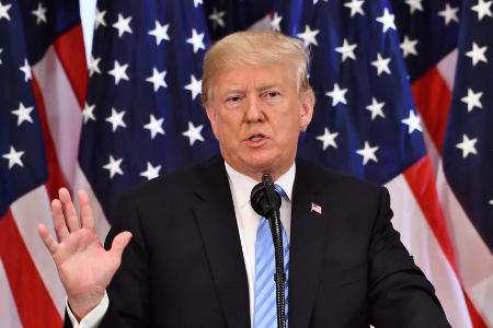 Donald Trump schießt gegen Elizabeth Warren zurück Donald Trump schießt gegen Elizabeth Warren zurück