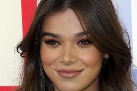 Hailee Steinfelds Strahlen kommt von innen Hailee Steinfelds Strahlen kommt von innen