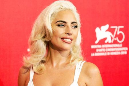Lady Gaga hat sich mit ihrem Freund Christian Carino verlobt - gemeinsame Auftritte bleiben bislang aber Mangelware Lady Gaga hat sich mit ihrem Freund Christian Carino verlobt - gemeinsame Auftritte bleiben bislang aber Mangelware