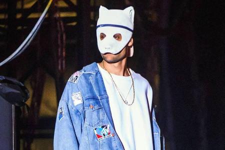 So kennen Fans Rapper Cro: Mit Panda-Maske vor dem Gesicht So kennen Fans Rapper Cro: Mit Panda-Maske vor dem Gesicht