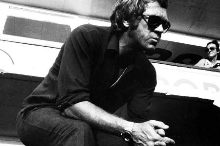 Steve McQueen mit einer seiner zahlreichen Uhren Steve McQueen mit einer seiner zahlreichen Uhren