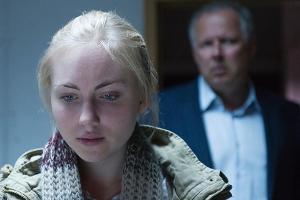 "Tatort: Borowski und der Himmel über Kiel": Was verbirgt Rita Holbeck (Elisa Schlott) vor Kommissar Borowski (Axel Milberg)?