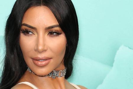 Kim Kardashians Teint scheint stets makellos zu sein: Das klappt nur mit dem richtigen Make-up! Kim Kardashians Teint scheint stets makellos zu sein: Das klappt nur mit dem richtigen Make-up!