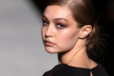 Auch ein Model wie Gigi Hadid hadert ab und zu mit ihrem Körper Auch ein Model wie Gigi Hadid hadert ab und zu mit ihrem Körper