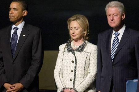 Barack Obama und Hillary und Bill Clinton bei einer Veranstaltung 2011 Barack Obama und Hillary und Bill Clinton bei einer Veranstaltung 2011