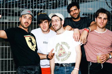 Djamin Izadi, Lennart Eicke, Jakob Amr, JP Neumann und Felix Eicke sind die Indie-Band Leoniden Djamin Izadi, Lennart Eicke, Jakob Amr, JP Neumann und Felix Eicke sind die Indie-Band Leoniden