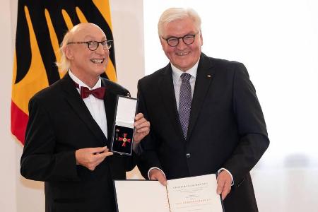 Otto Waalkes neben Frank-Walter Steinmeier auf Schloss Bellevue Otto Waalkes neben Frank-Walter Steinmeier auf Schloss Bellevue