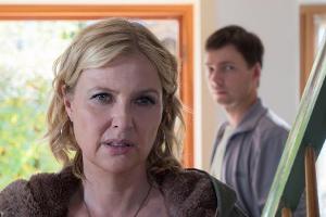 "Die Chefin: Eine Dorfschönheit": Die Chefin (Katharina Böhm) befragt die Familie Lichter, in der nichts ist, wie es scheint