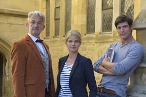 "Ein Sommer in Oxford": Nina (Mira Bartuschek) steht zwischen den beiden Männern Daniel Miller (Dominic Raacke, l.) und Prof...