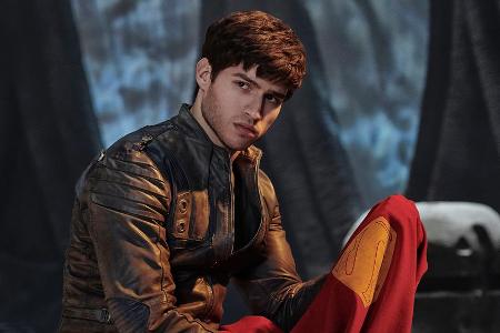 Seg-El (Cameron Cuffe) hält die Zukunft seines Hauses in den Händen Seg-El (Cameron Cuffe) hält die Zukunft seines Hauses in den Händen
