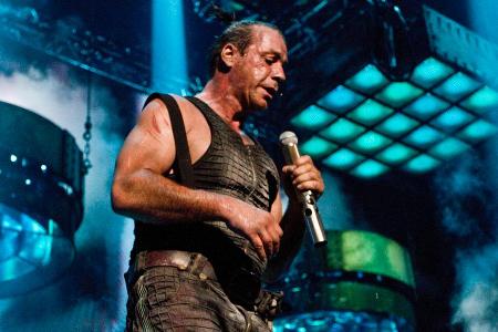 Rammstein-Frontmann Till Lindemann bei einem Konzert Rammstein-Frontmann Till Lindemann bei einem Konzert