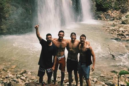 Zac Efron reist mit seinem Bruder und zwei Freunden durch Costa Rica Zac Efron reist mit seinem Bruder und zwei Freunden durch Costa Rica