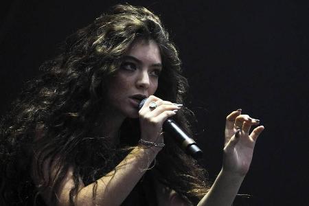 Lorde auf einer ganz normalen Bühne Lorde auf einer ganz normalen Bühne
