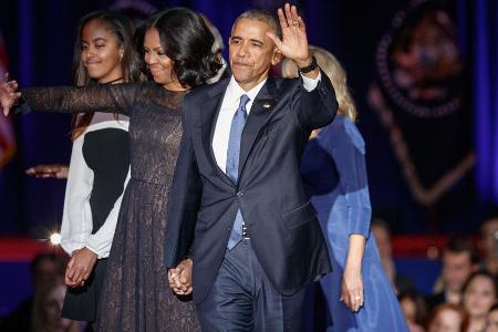Sie halten fest zusammen: Michelle und Barack Obama Sie halten fest zusammen: Michelle und Barack Obama