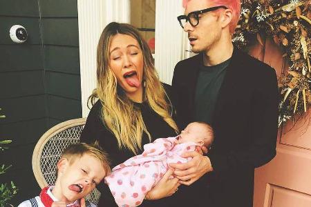 Hilary Duff mit ihrem Partner Matthew Koma, Töchterchen Banks auf dem Arm und ihrem Sohn Luca aus ihrer ersten Ehe Hilary Duff mit ihrem Partner Matthew Koma, Töchterchen Banks auf dem Arm und ihrem Sohn Luca aus ihrer ersten Ehe