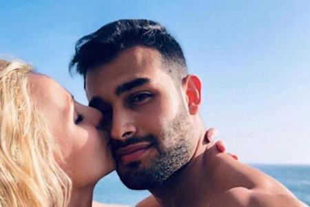Britney Spears und Freund Sam Asghari genießen ihre Liebe in vollen Zügen Britney Spears und Freund Sam Asghari genießen ihre Liebe in vollen Zügen