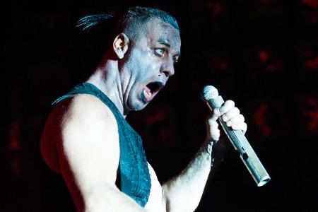 Till Lindemann bei einem Rammstein-Konzert in Moskau Till Lindemann bei einem Rammstein-Konzert in Moskau