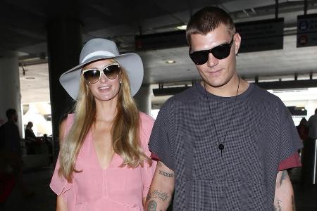 Paris Hilton und Chris Zylka machten ihre Beziehung 2017 öffentlich Paris Hilton und Chris Zylka machten ihre Beziehung 2017 öffentlich