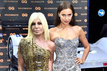 Irina Shayk und Donatella Versace als glitzerndes Pärchen bei den Irina Shayk und Donatella Versace als glitzerndes Pärchen bei den