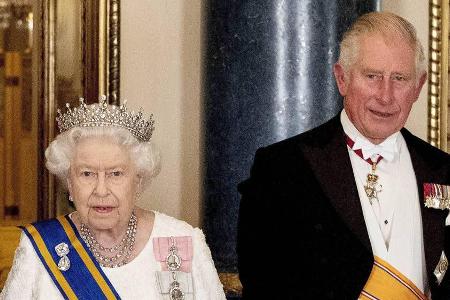 Mutter und Sohn, Königin und Thronfolger: Queen Elizabeth II. und Prinz Charles