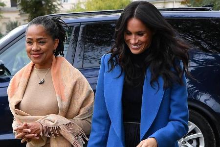 Doria Ragland unterstützt Tochter Meghan in ihrer neuen Rolle als Royal Doria Ragland unterstützt Tochter Meghan in ihrer neuen Rolle als Royal