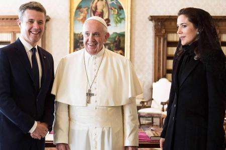 Papst Franziskus empfängt das dänische Kronprinzenpaar Frederik und Mary zu einer Privataudienz Papst Franziskus empfängt das dänische Kronprinzenpaar Frederik und Mary zu einer Privataudienz