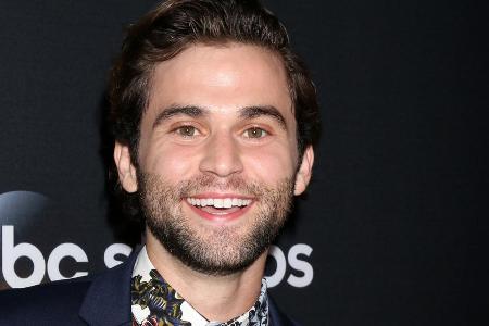 Er will ein Vorbild für schwule Männer sein: Jake Borelli. Er will ein Vorbild für schwule Männer sein: Jake Borelli.