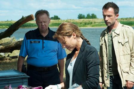 Olga Lenski (Maria Simon) und Adam Raczek (Lukas Gregorowicz, r.) beginnen mit ihren Ermittlungen am Fundort der Leiche Olga Lenski (Maria Simon) und Adam Raczek (Lukas Gregorowicz, r.) beginnen mit ihren Ermittlungen am Fundort der Leiche