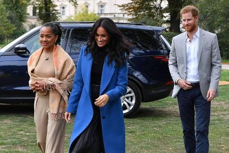 Doria Ragland mit Herzogin Meghan (Mitte) und Prinz Harry Doria Ragland mit Herzogin Meghan (Mitte) und Prinz Harry
