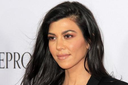 Kourtney Kardashian hat für ein Fotoshooting blankgezogen Kourtney Kardashian hat für ein Fotoshooting blankgezogen