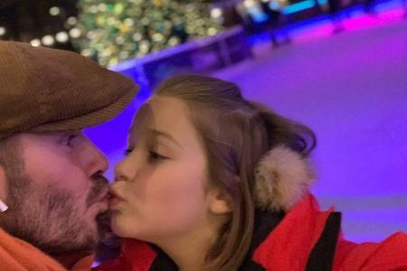 David Beckham amüsiert sich mit Tochter Harper beim Eislaufen David Beckham amüsiert sich mit Tochter Harper beim Eislaufen