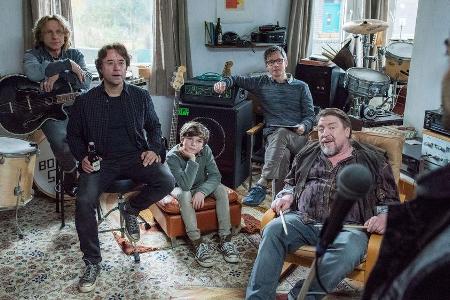 Die Band (v.l. Richy Müller, Jan Josef Liefers, Matthias Bundschuh und Armin Rohde) sucht einen neuen Leadsänger: Daniel (Se... Die Band (v.l. Richy Müller, Jan Josef Liefers, Matthias Bundschuh und Armin Rohde) sucht einen neuen Leadsänger: Daniel (Se...