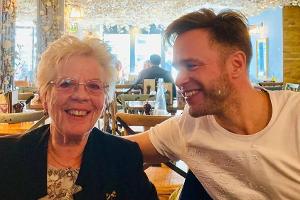 Vertrautes Gespann: Olly Murs und seine Oma