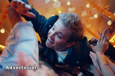 Für die neue DB-Kampagne lalaläuft Nico Rosberg durch den Zug und stellt fest: Mit den neuen digitalen Services geht alles l... Für die neue DB-Kampagne lalaläuft Nico Rosberg durch den Zug und stellt fest: Mit den neuen digitalen Services geht alles l...