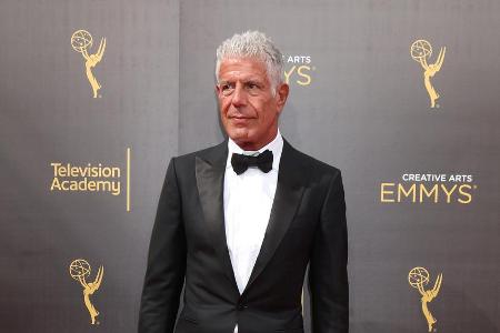 Anthony Bourdain bei den Creative Arts Emmy Awards im Jahr 2017 Anthony Bourdain bei den Creative Arts Emmy Awards im Jahr 2017