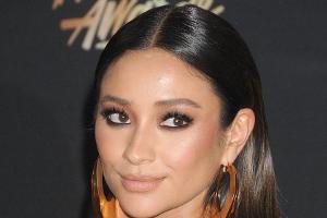 Shay Mitchell: Fan-Kritik für unechte Beauty-Werbung