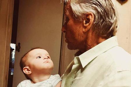 Süßes Duo: Michael Douglas und seine Enkelin Lua Izzy Süßes Duo: Michael Douglas und seine Enkelin Lua Izzy