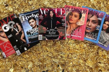 Kylie Jenner postet Magazine mit sich als Cover-Girl Kylie Jenner postet Magazine mit sich als Cover-Girl