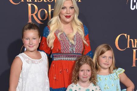 Tori Spelling mit ihren Kids auf dem roten Teppich Tori Spelling mit ihren Kids auf dem roten Teppich