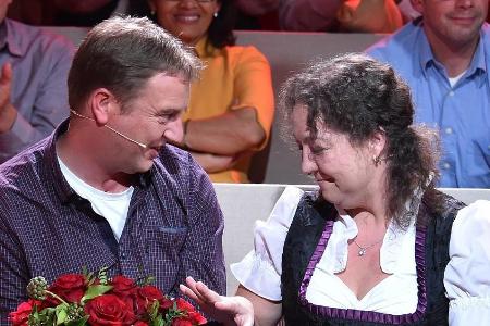 Seit Mai ein glückliches Ehepaar: Bauer Benny und seine Nadine Seit Mai ein glückliches Ehepaar: Bauer Benny und seine Nadine
