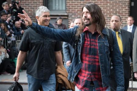 Dave Grohl (im Vordergrund) und Bandkollege Pat Smear in New York Dave Grohl (im Vordergrund) und Bandkollege Pat Smear in New York