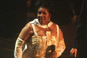 Berühmte Bühnen-Outfits von Aretha Franklin werden versteigert
