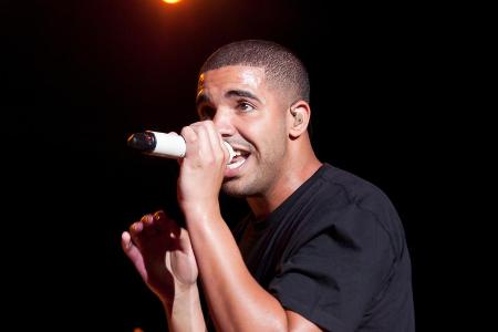 Gute Abwehrkräfte oder gute Ärzte? Drake ist schon wieder zurück auf der Bühne Gute Abwehrkräfte oder gute Ärzte? Drake ist schon wieder zurück auf der Bühne