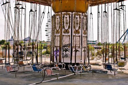 Dieses Karussell im Six Flags New Orleans hat schon lange aufgehört, sich zu drehen Dieses Karussell im Six Flags New Orleans hat schon lange aufgehört, sich zu drehen