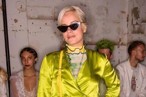 Lily Allen: Auffälliger Auftritt in Grün bei der Londoner Fashion Week
