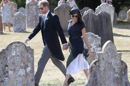Herzogin Meghan und Prinz Harry bei der Hochzeit von Charlie van Straubenzee und seiner Braut Daisy Herzogin Meghan und Prinz Harry bei der Hochzeit von Charlie van Straubenzee und seiner Braut Daisy