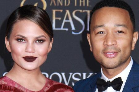 Chrissy Teigen und Ehemann John Legend sind zurzeit im Urlaub auf Bali Chrissy Teigen und Ehemann John Legend sind zurzeit im Urlaub auf Bali