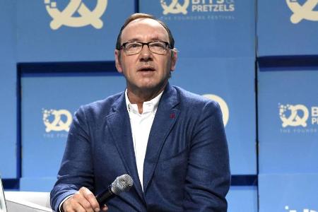 Kevin Spacey ist nach den Missbrauchsvorwürfen tief gefallen Kevin Spacey ist nach den Missbrauchsvorwürfen tief gefallen