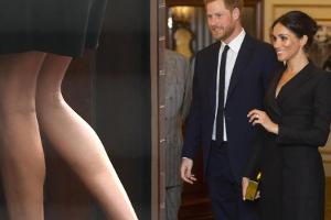 Ganz schön knapp: Zeigt Herzogin Meghan hier zu viel Bein?